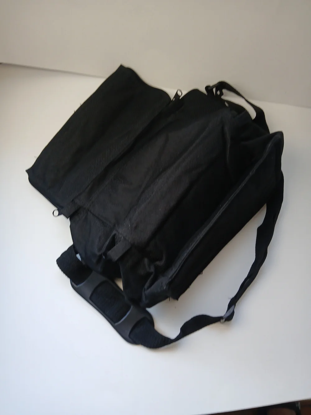 Vintage, Men's Black Messenger Camera Crossbody Bag - Brand BAILEY.
